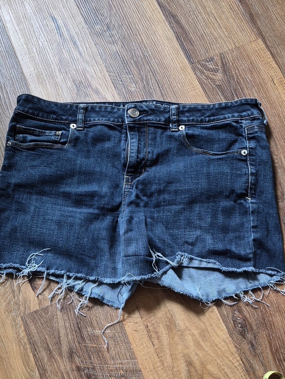 American Eagle Super Stretch Skinny Denim Shorts Dark Wash Size 14